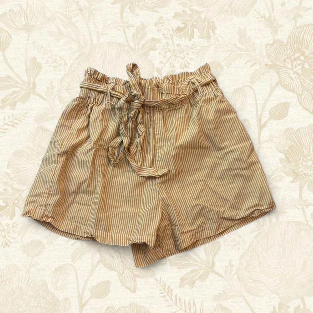 Heart and hips Yellow + white striped shorts